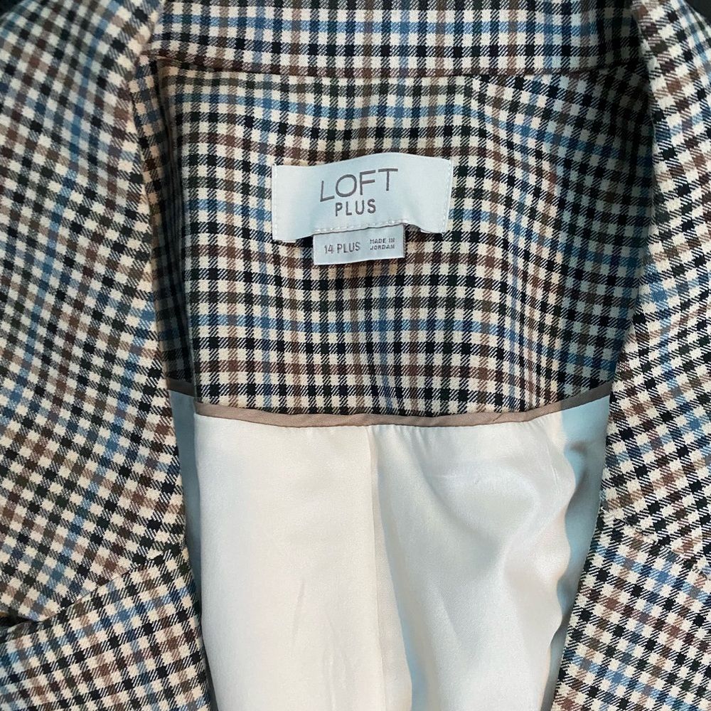 Ann Taylor Loft blazer. Size 16 Plus. White/Blue/Brown/Black.
